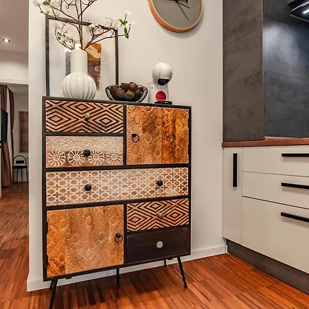 Apartment Six In The - Stylish Ground-floor In Old Town With Private Entrance Ljubljana