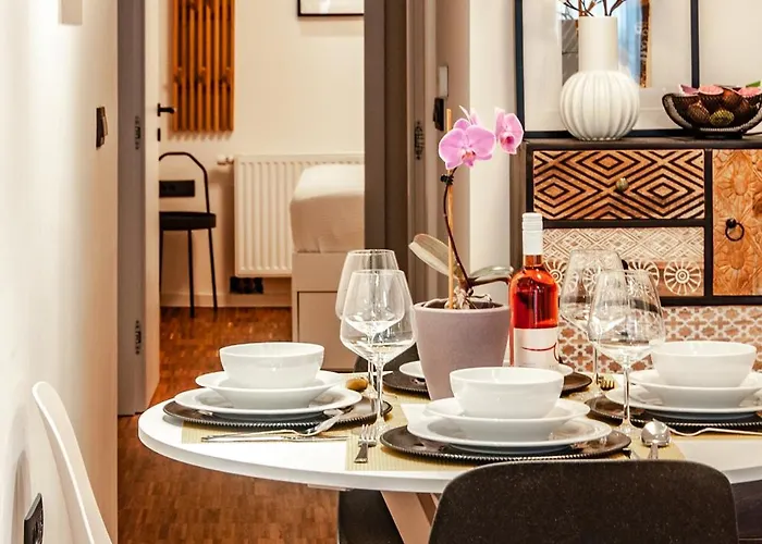 דירה Six In The Apartment,