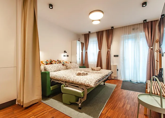 Six In The Apartment, דירה לובליאנה