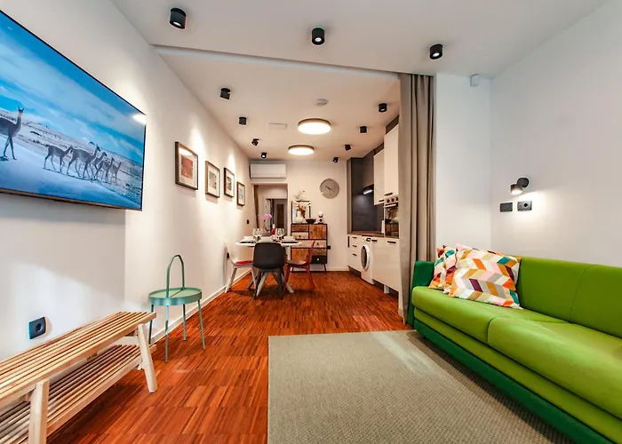 דירה Six In The Apartment, *