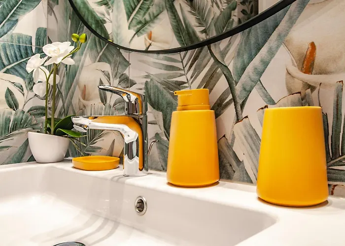 Six In The Apartment, * לובליאנה