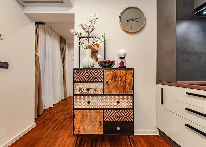 Six In The Apartment, דירה לובליאנה