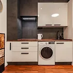 Six In The - Stylish Ground-floor In Old Town With Private Entrance Ljubljana