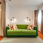 Six In The - Stylish Ground-floor In Old Town With Private Entrance *