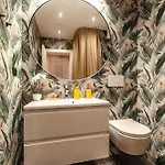 Apartma Six In The - Stylish Ground-floor In Old Town With Private Entrance