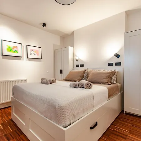 公寓 Six In The - Stylish Ground-floor In Old Town With Private Entrance 卢布尔雅那