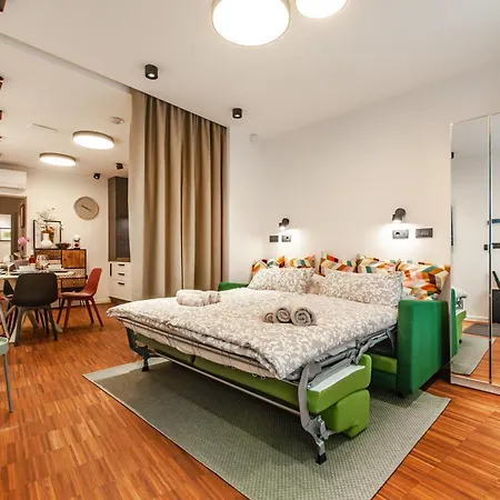 Six In The Apartment, Apartman Ljubljana