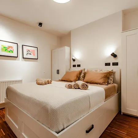 Six In The Apartment, Apartamento