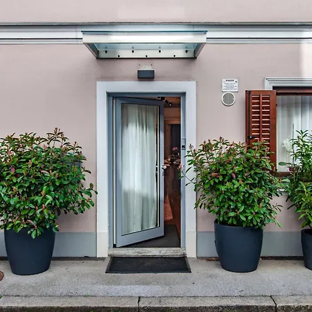 Six In The Apartment, Ljubljana