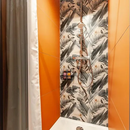 Six In The Apartment,