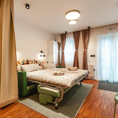 Six In The Apartment, Διαμέρισμα Λιουμπλιάνα