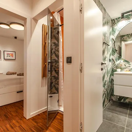 Six In The - Stylish Ground-floor In Old Town With Private Entrance 公寓 卢布尔雅那