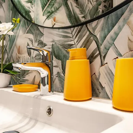 Six In The Apartment, * Ljubljana