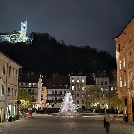 Six In The - Stylish Ground-floor In Old Town With Private Entrance Apartma Ljubljana
