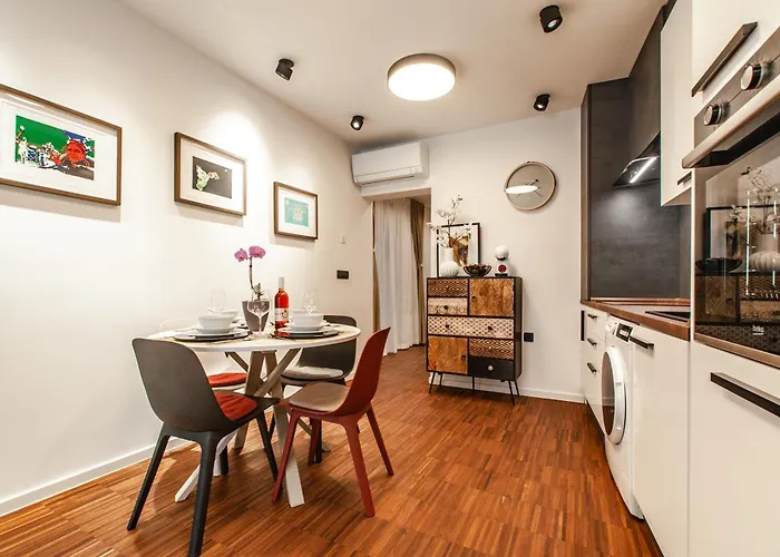 Lejlighed Six In The Apartment,