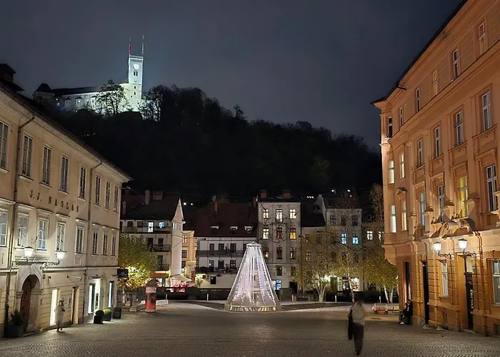 Six In The Apartment, Lejlighed Ljubljana