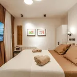 Six In The Apartment, Lublana
