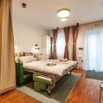 Six In The Apartment, Apartament Lublana