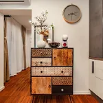 Six In The Apartment, Apartament Lublana