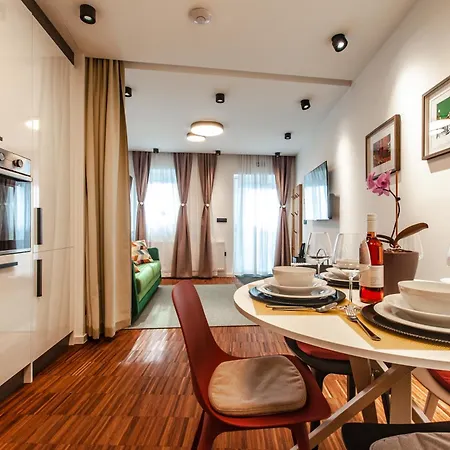 Six In The - Stylish Ground-floor In Old Town With Private Entrance * Lubiana