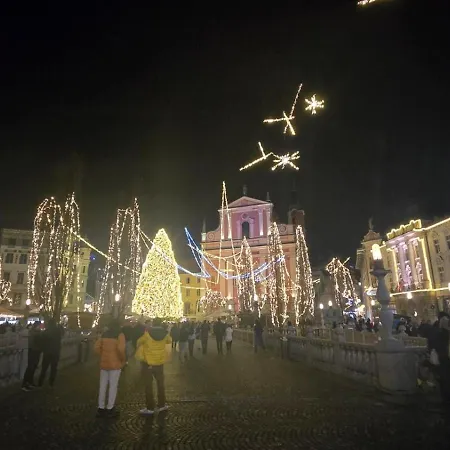 アパート Six In The Apartment, *