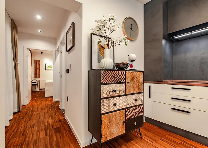 Six In The Apartment, アパート リュブリャナ