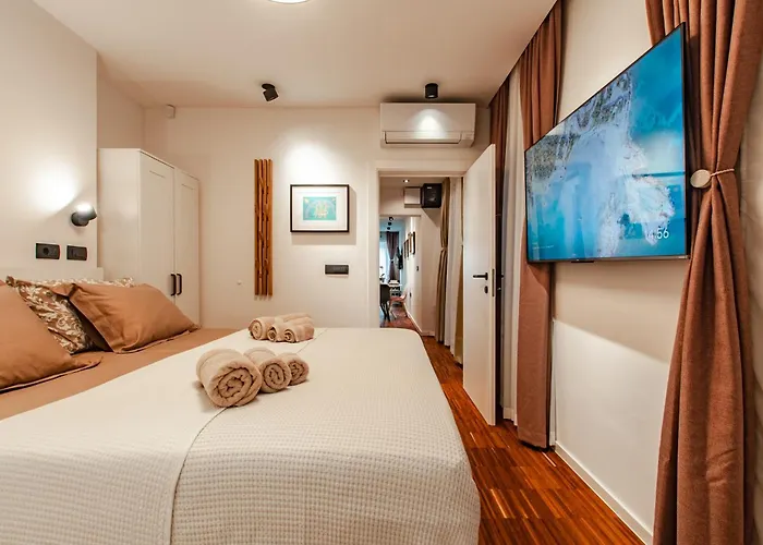 Six In The Apartment, * リュブリャナ