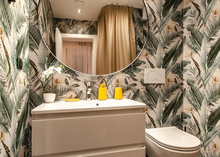 アパート Six In The Apartment,